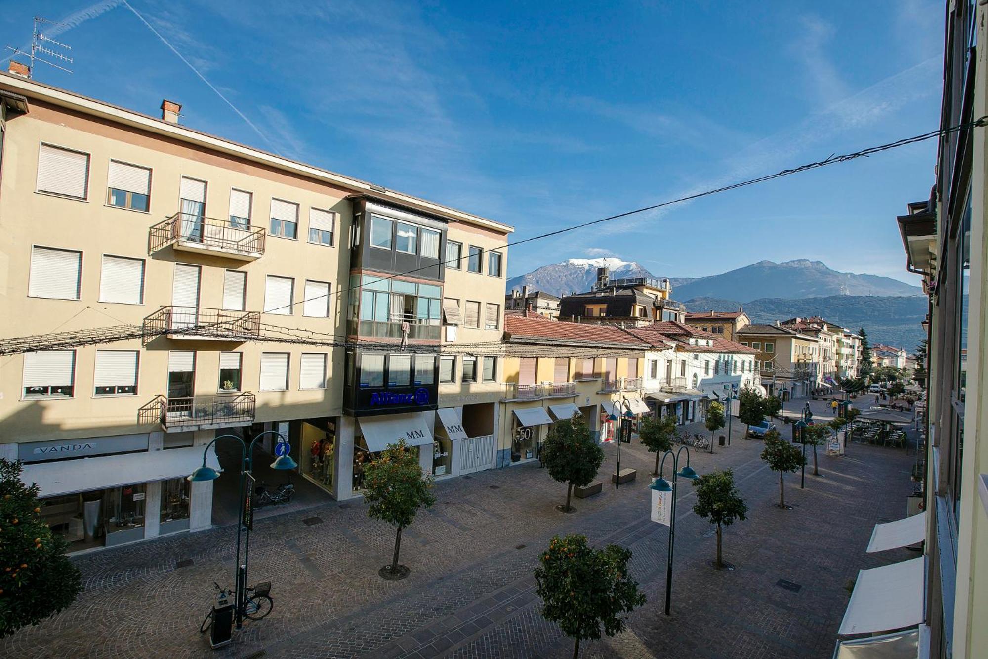 Riva Centro Apartment - Happy Rentals Dış mekan fotoğraf